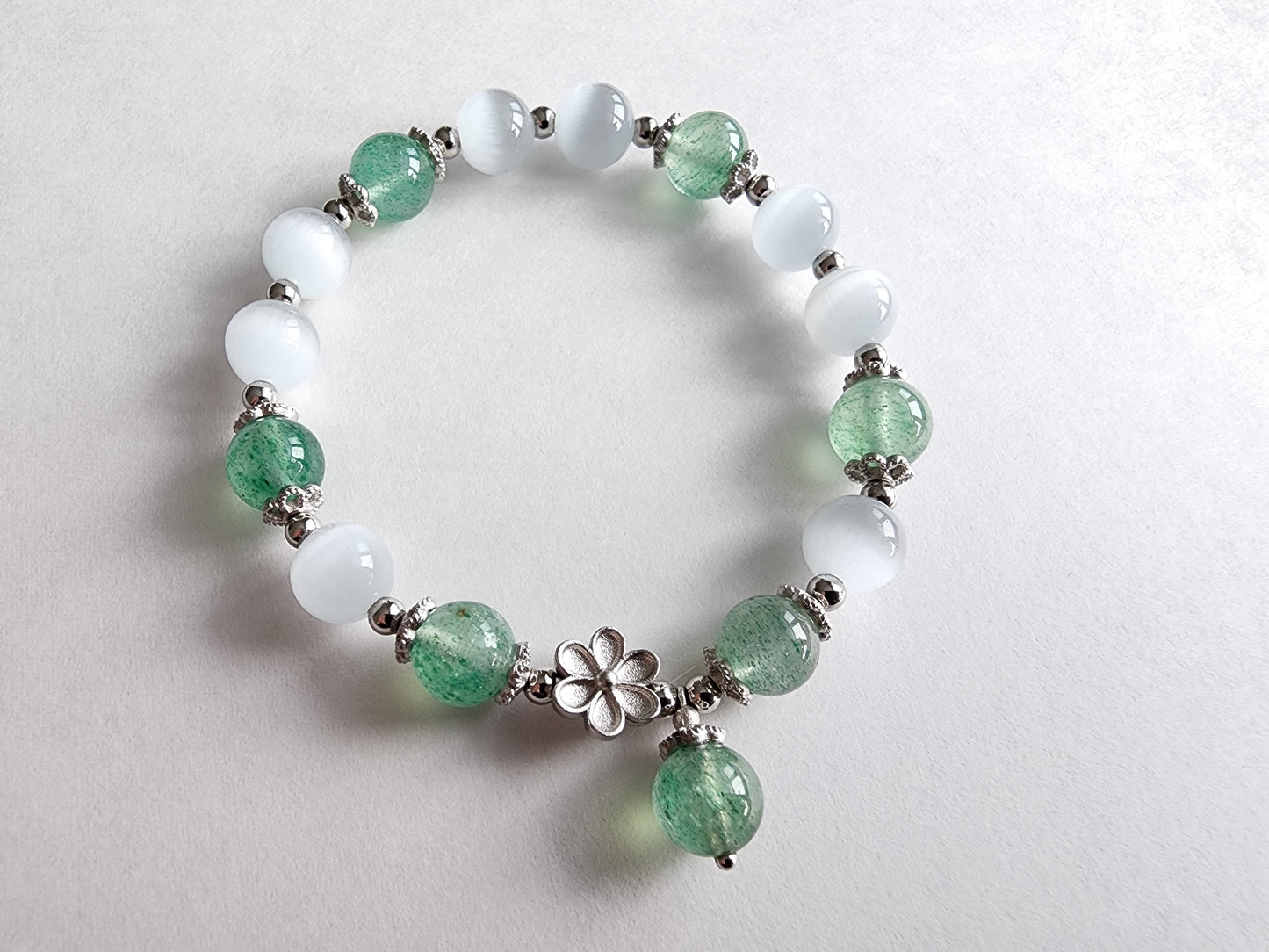 [Bracelet] Green Strawberry Quartz and Cat’s Eye Beaded Bracelet with Sterling Silver Accents