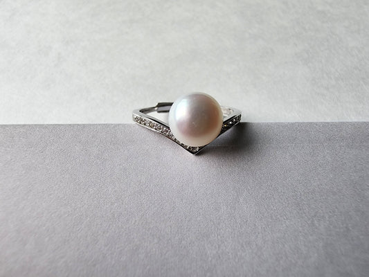 [Ring] Sterling Silver V-Shaped Band Ring with 7-8mm Button Freshwater Pearl