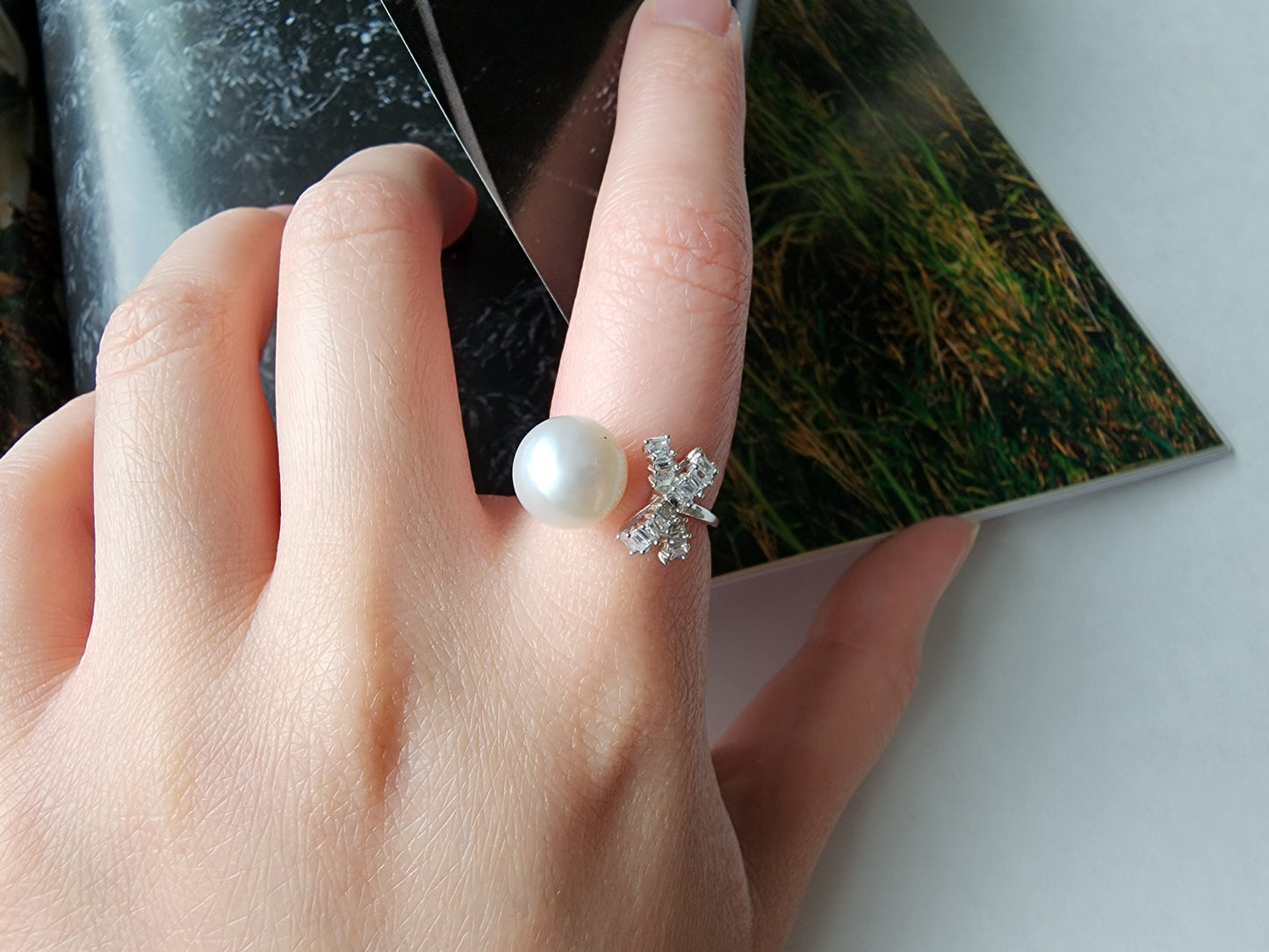 [Ring] Sterling Silver Open Ring with Freshwater Pearl and Zirconia Crossed Lines