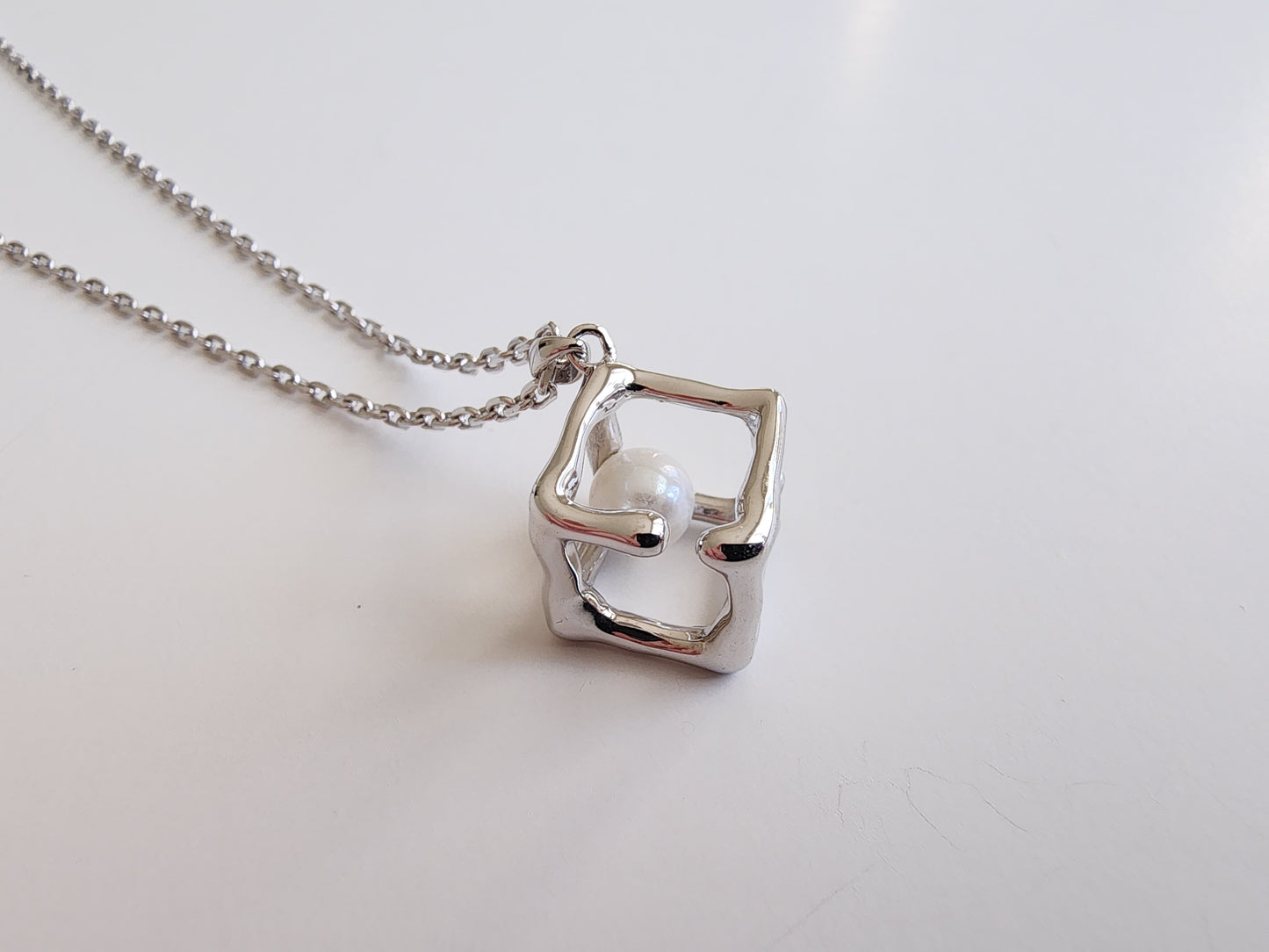 [Necklace] Sterling Silver Hollow Cube Necklace with Freshwater Pearl Inside