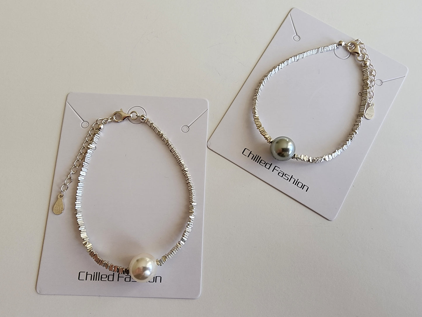 [Bracelet] Elegant Sterling Silver Bracelet with Swarovski Pearl Centerpiece