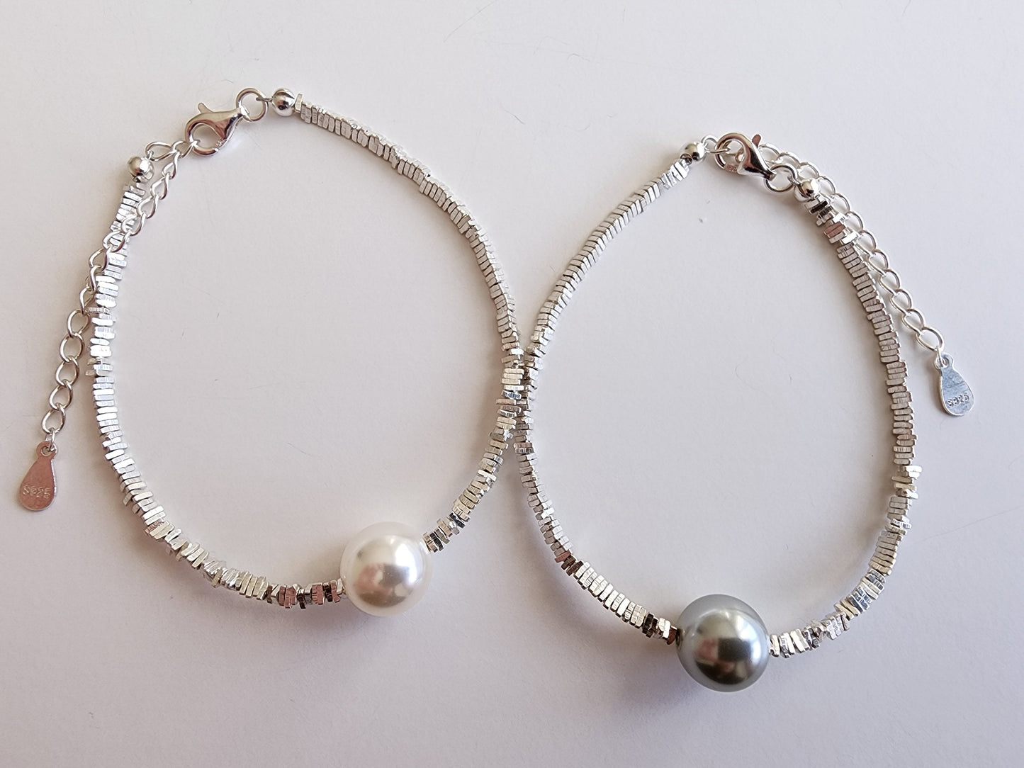 [Bracelet] Elegant Sterling Silver Bracelet with Swarovski Pearl Centerpiece