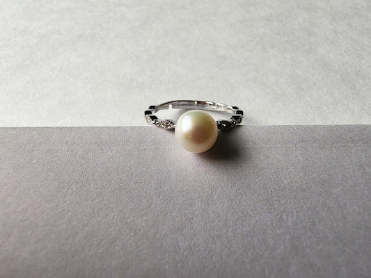 [Ring] Elegant 6mm Freshwater Pearl Solitaire Ring in Sterling Silver