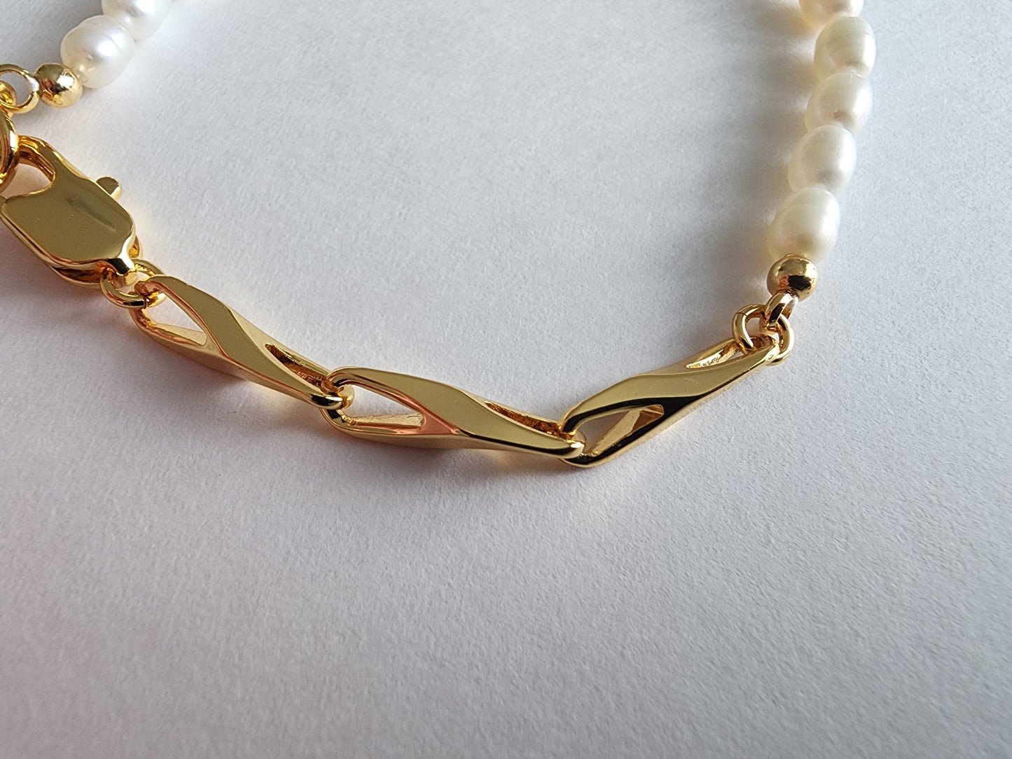 [Bracelet] Elegant Freshwater Pearl and 18K Gold Plated Bracelet