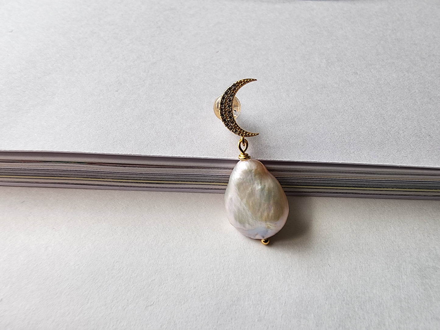 [Earrings] Celestial Sterling Silver Earrings with Baroque Pearls - Moon and Star Design