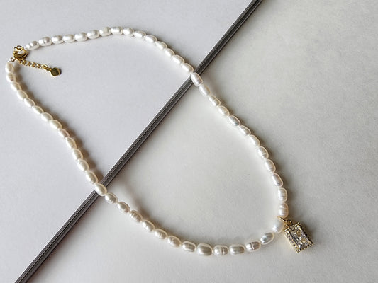 [Necklace] 14K Gold-Filled Millet-Shaped Freshwater Pearl Necklace with Rectangle Zirconia Pendant