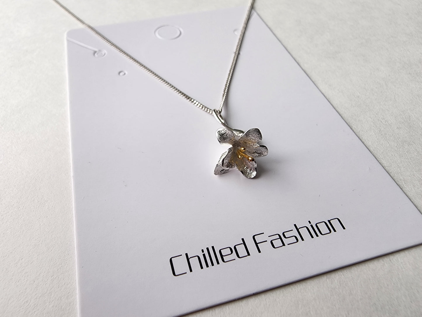 [Necklace] Elegant Sterling Silver Freesia Pendant Necklace