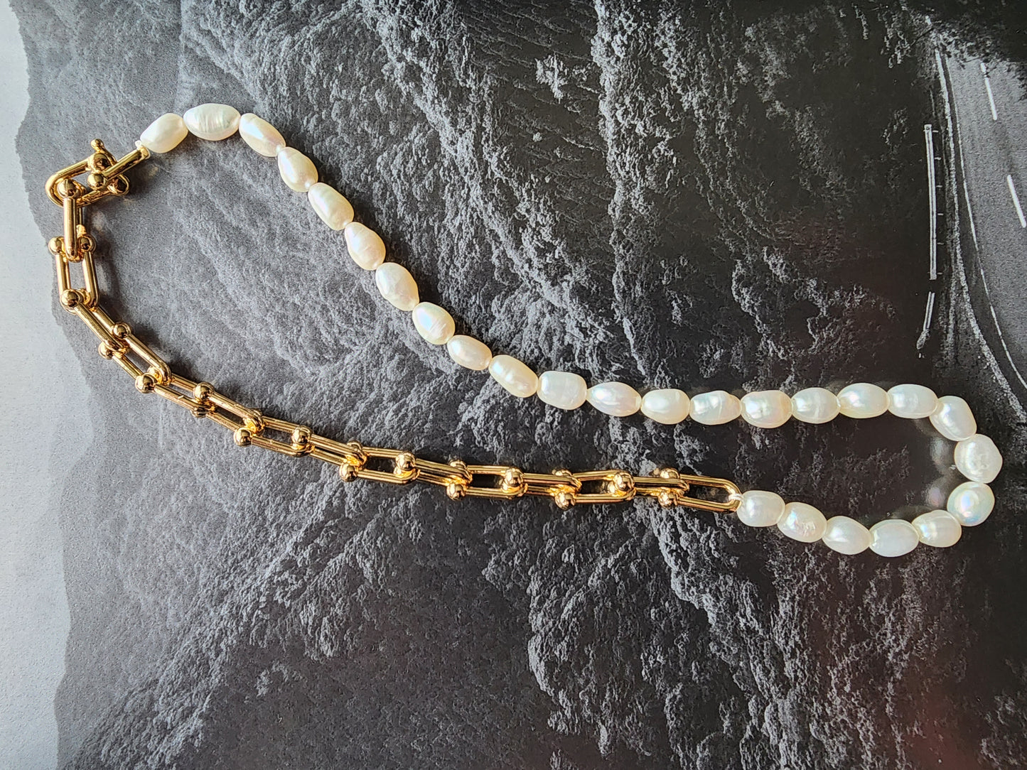 [Necklace] Elegant Gold Plated Brass and Baroque Pearl Necklace