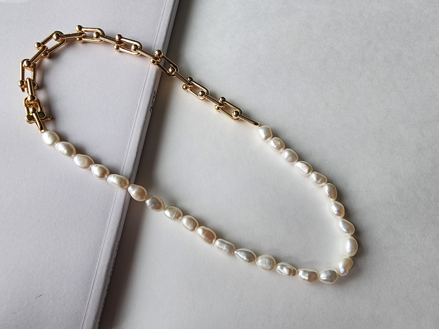 [Necklace] Elegant Gold Plated Brass and Baroque Pearl Necklace