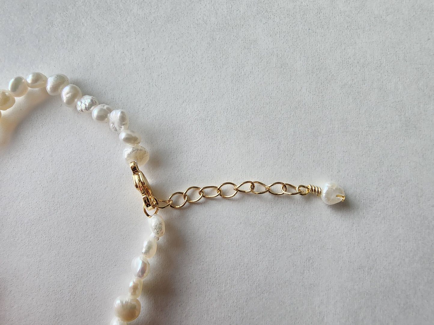 [Bracelet] Delicate Baroque Pearl Bracelet with Gold-Filled Alloy Extender Chain and Closure