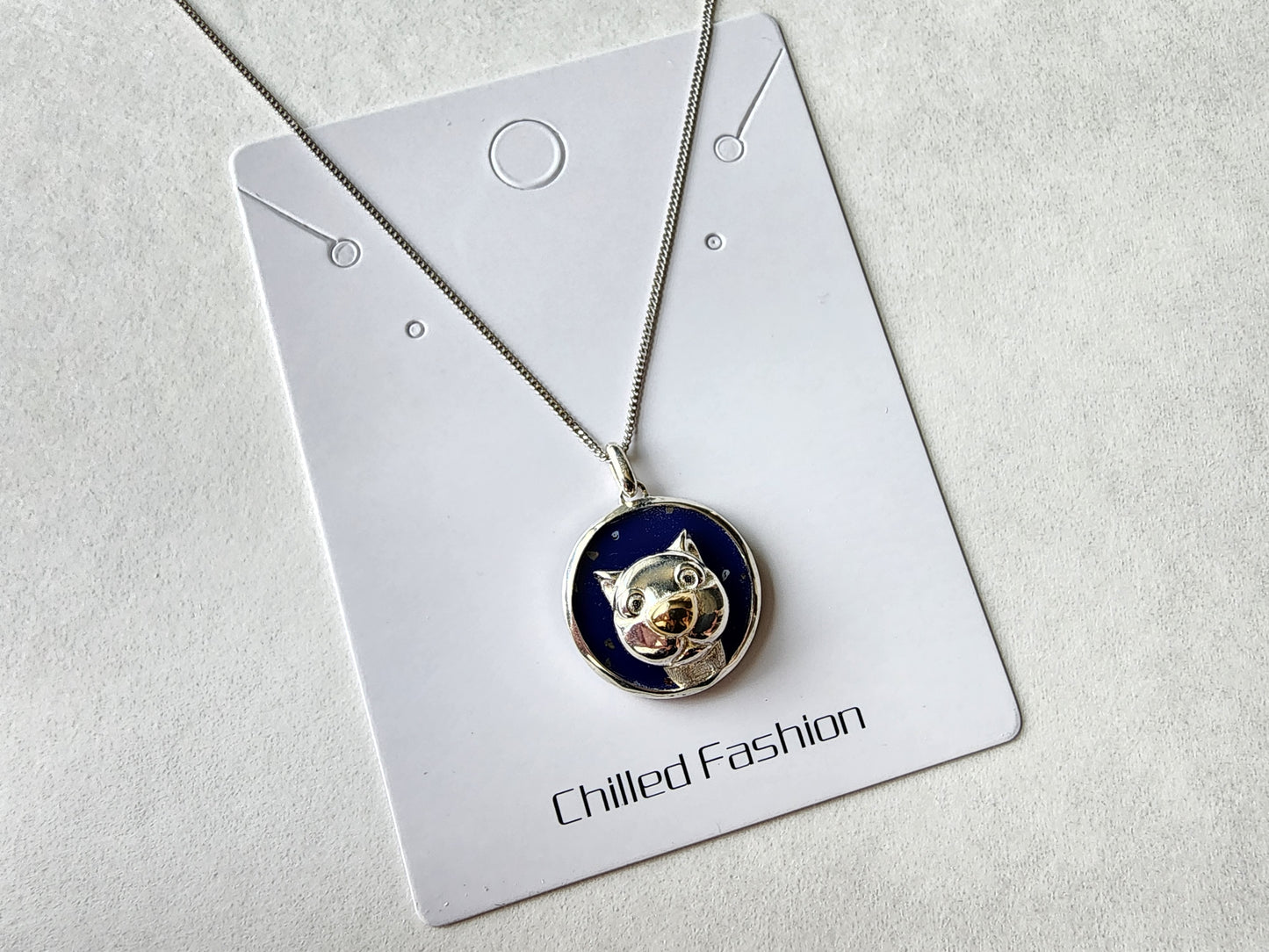 [Necklace] Sterling Silver Cat Selfie Pendant Necklace with Artificial Lapis Lazuli