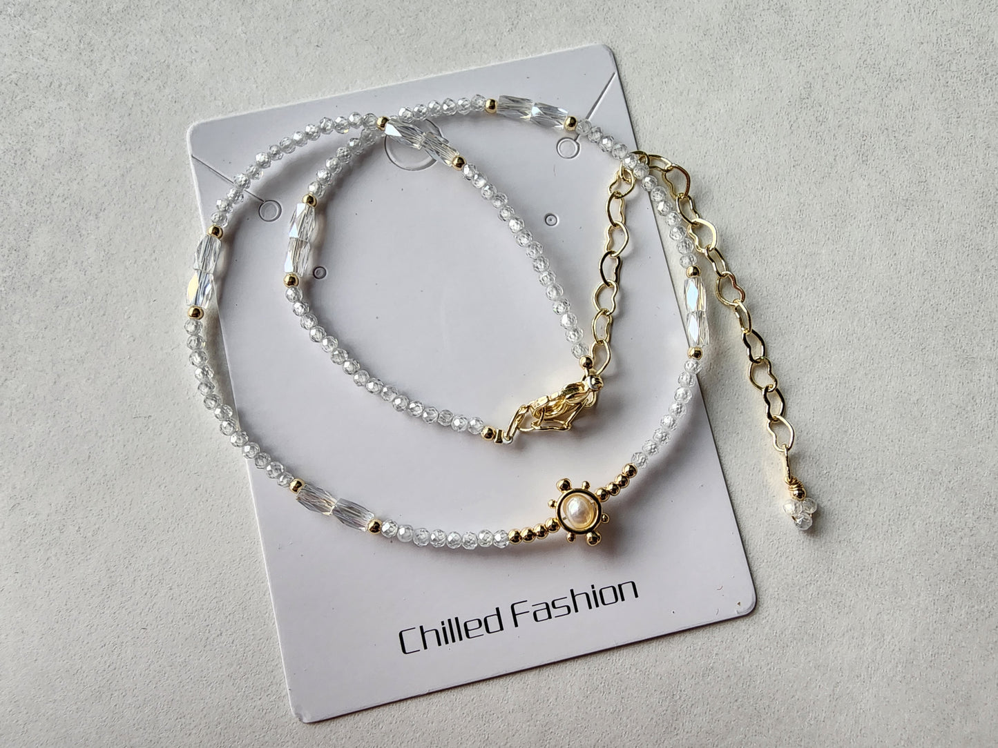 [Necklace] Elegant Clear Quartz and Freshwater Pearl Necklace with Gold Plated Alloy Accents