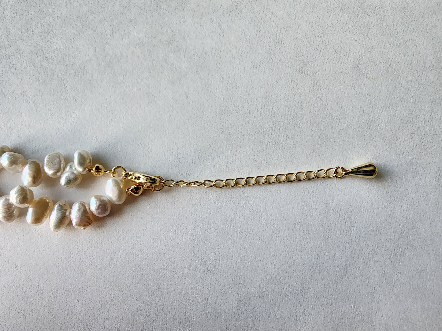 [Necklace] Delicate Baroque Pearl Necklace with Gold-Plated Brass W Pendant