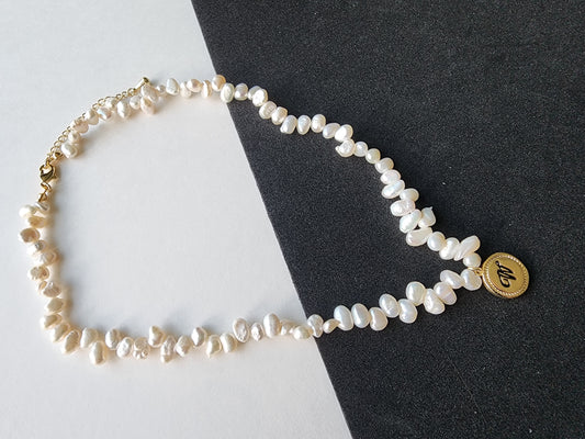 [Necklace] Delicate Baroque Pearl Necklace with Gold-Plated Brass W Pendant