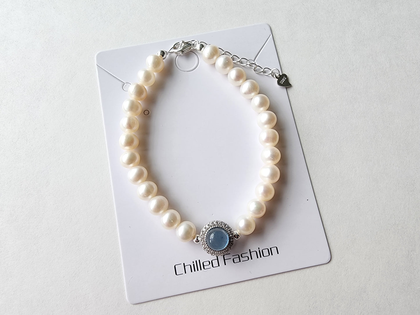 [Bracelet] Freshwater Pearl Bracelet with Aquamarine Centerpiece and Sterling Silver Clasp