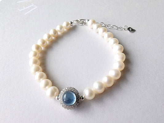 [Bracelet] Freshwater Pearl Bracelet with Aquamarine Centerpiece and Sterling Silver Clasp