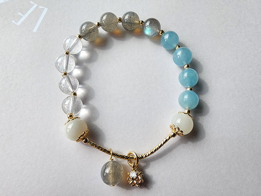 [Bracelet] Elegant Aquamarine, Clear Quartz, and Grey Moonstone Beaded Bracelet with Gold-Plated Brass Accents