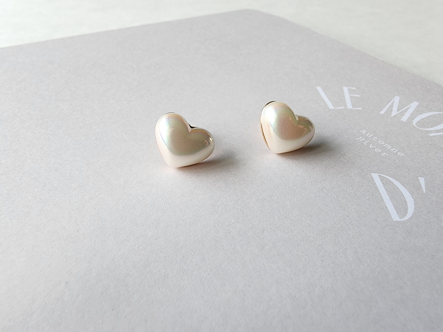 [Earrings] Heart-Shaped Artificial Mabe Pearl Earrings in Sterling Silver - Available in Large and Small Sizes