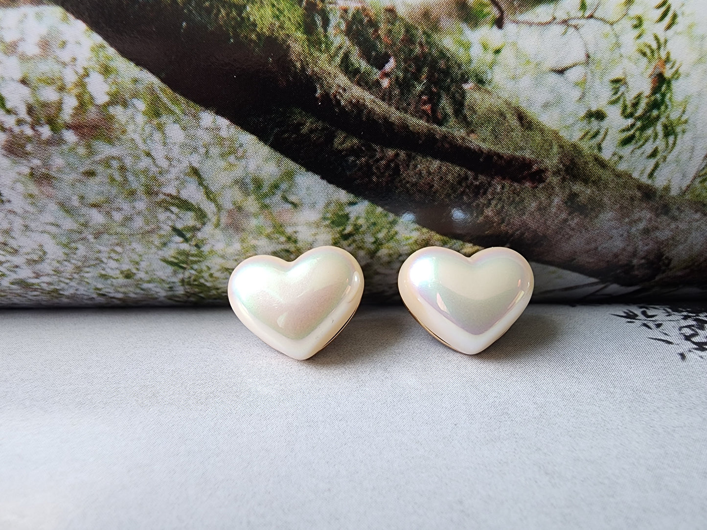 [Earrings] Heart-Shaped Artificial Mabe Pearl Earrings in Sterling Silver - Available in Large and Small Sizes