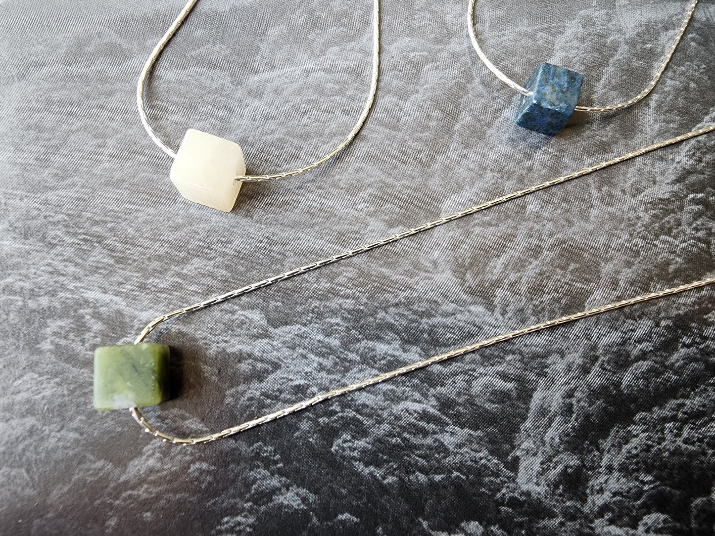 [Necklace] Sterling Silver Cube Necklace with Choice of Light Yellow, Green, or Blue Stone