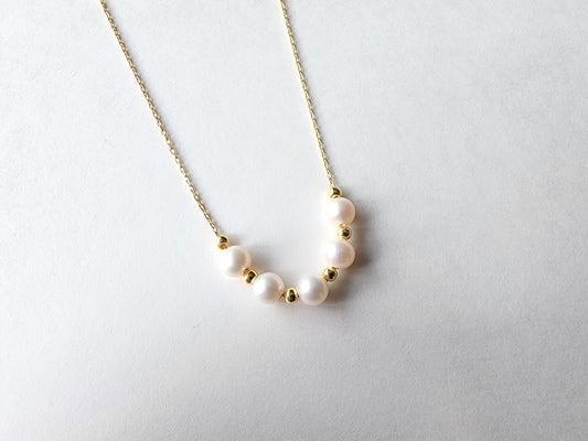 [Necklace] Elegant Sterling Silver Necklace with Five Freshwater Pearls