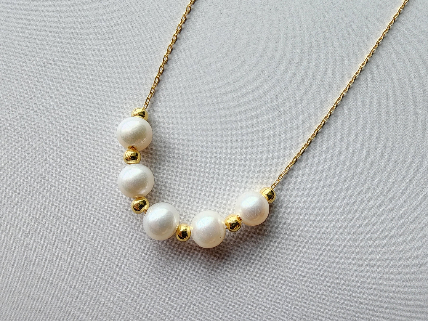 [Necklace] Elegant Sterling Silver Necklace with Five Freshwater Pearls