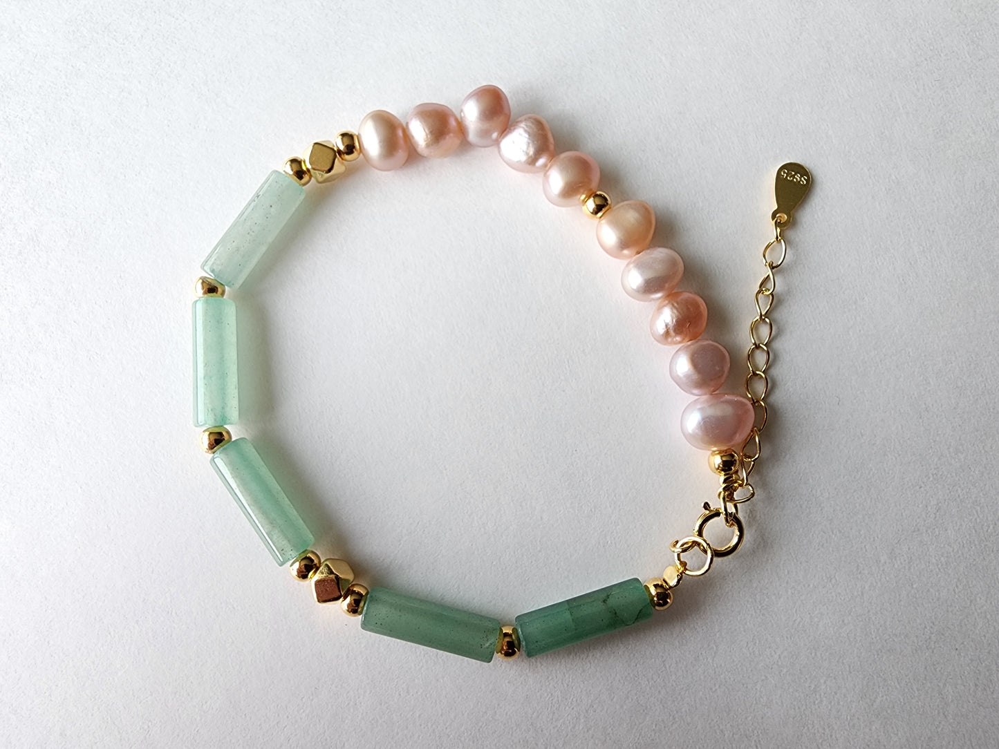 [Bracelet] Elegant Sterling Silver Bracelet with Half Cylindrical Xiu Yu Jade and Freshwater Pearls