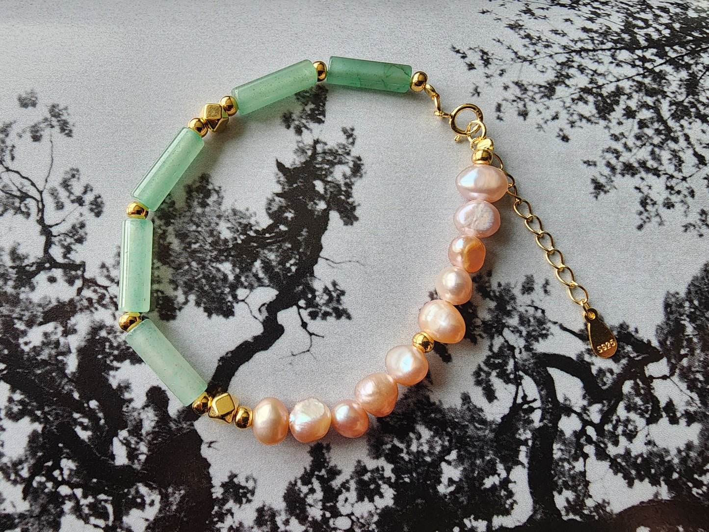 [Bracelet] Elegant Sterling Silver Bracelet with Half Cylindrical Xiu Yu Jade and Freshwater Pearls