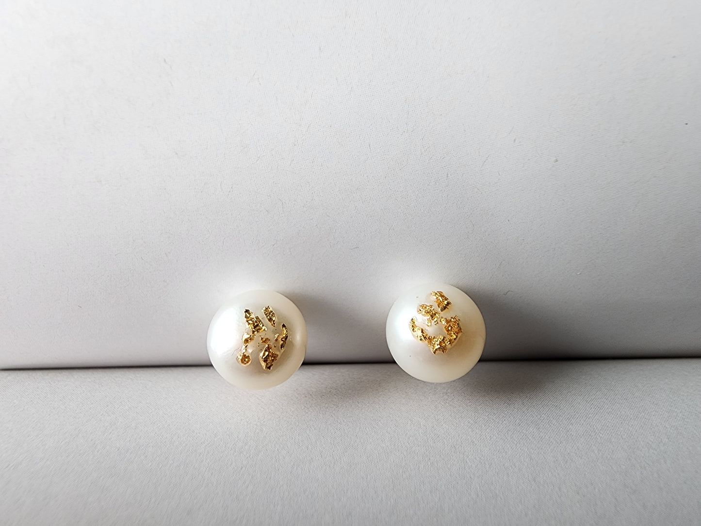 [Earrings] Elegant 8mm Freshwater Pearl Stud Earrings with Gold Foil and Sterling Silver Posts