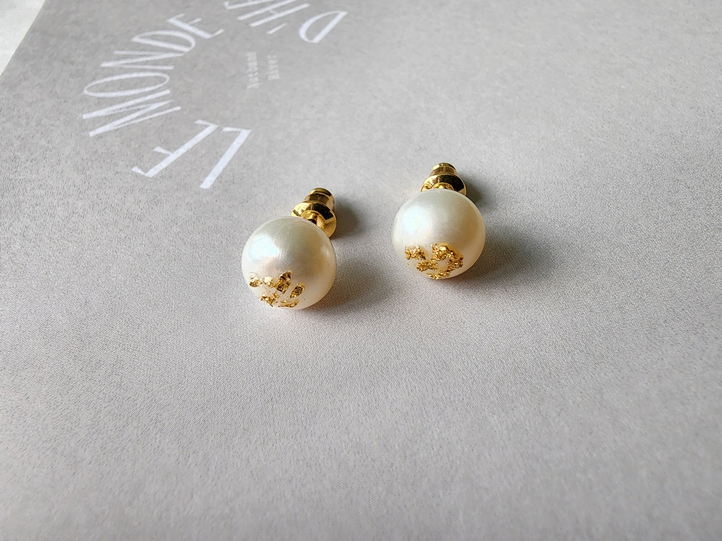 [Earrings] Elegant 8mm Freshwater Pearl Stud Earrings with Gold Foil and Sterling Silver Posts