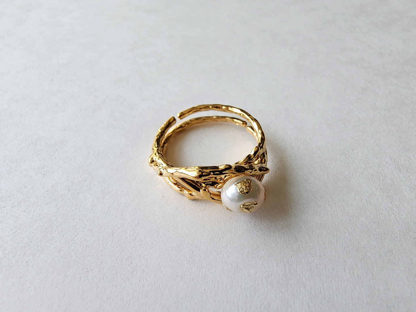 [Ring] Golden Bird’s Nest Ring with Freshwater Pearl and Gold Foil Accents