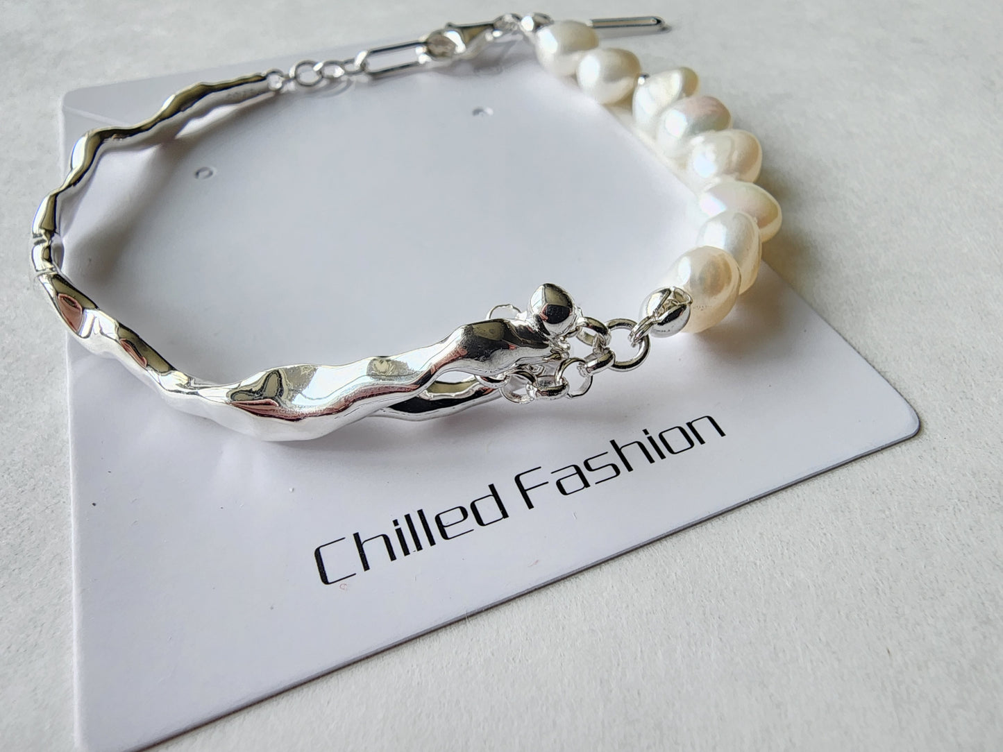 [Bracelet] Elegant Half Pearl, Half Bangle Bracelet