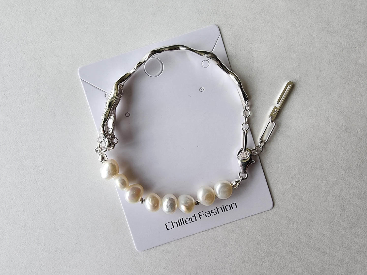 [Bracelet] Elegant Half Pearl, Half Bangle Bracelet