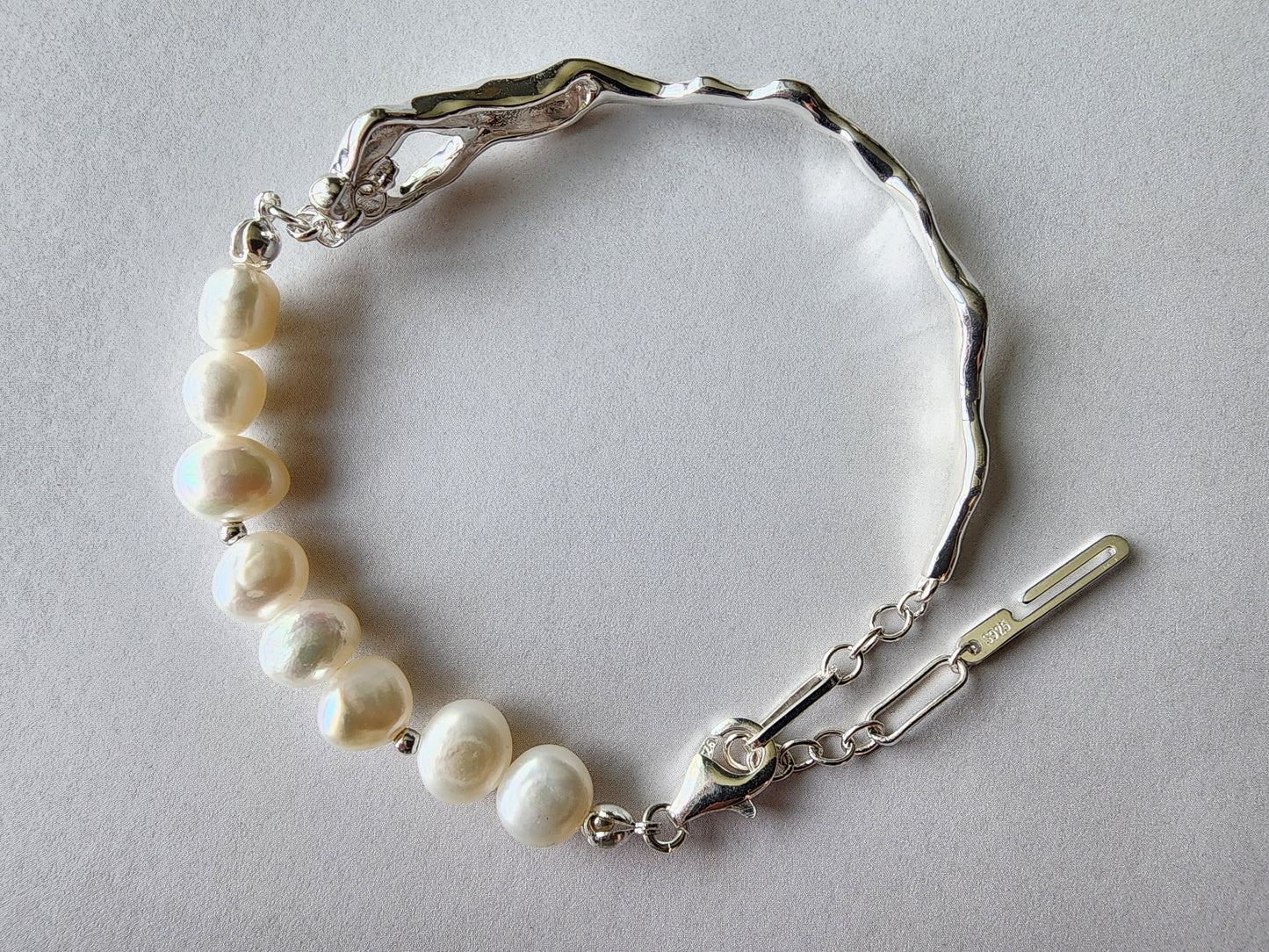 [Bracelet] Elegant Half Pearl, Half Bangle Bracelet