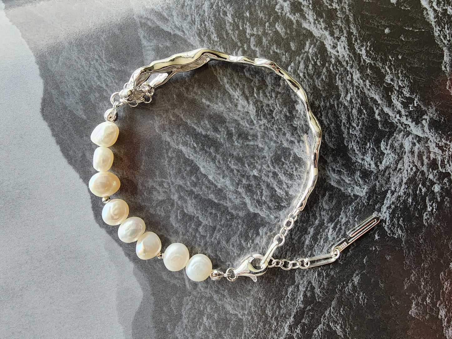 [Bracelet] Elegant Half Pearl, Half Bangle Bracelet