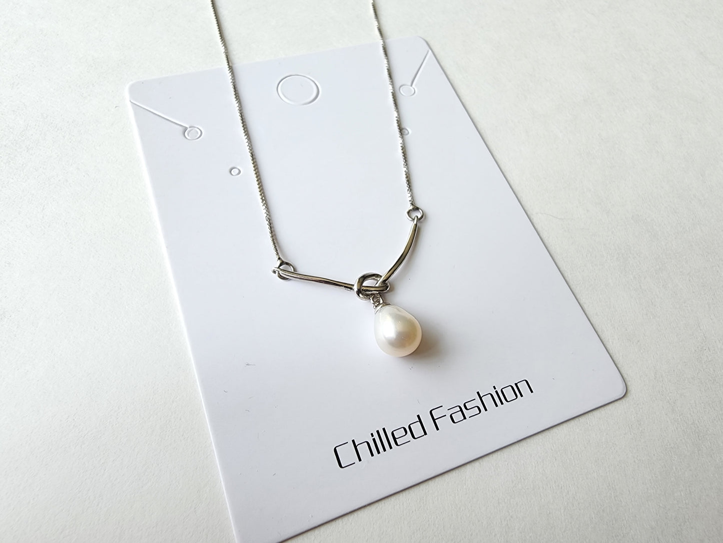 [Necklace] Elegant Sterling Silver Knot Necklace with Freshwater Pearl