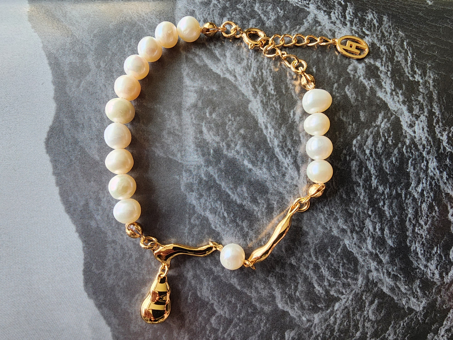 [Bracelet] Elegant Sterling Silver and Freshwater Pearl Bracelet with Unique Charm