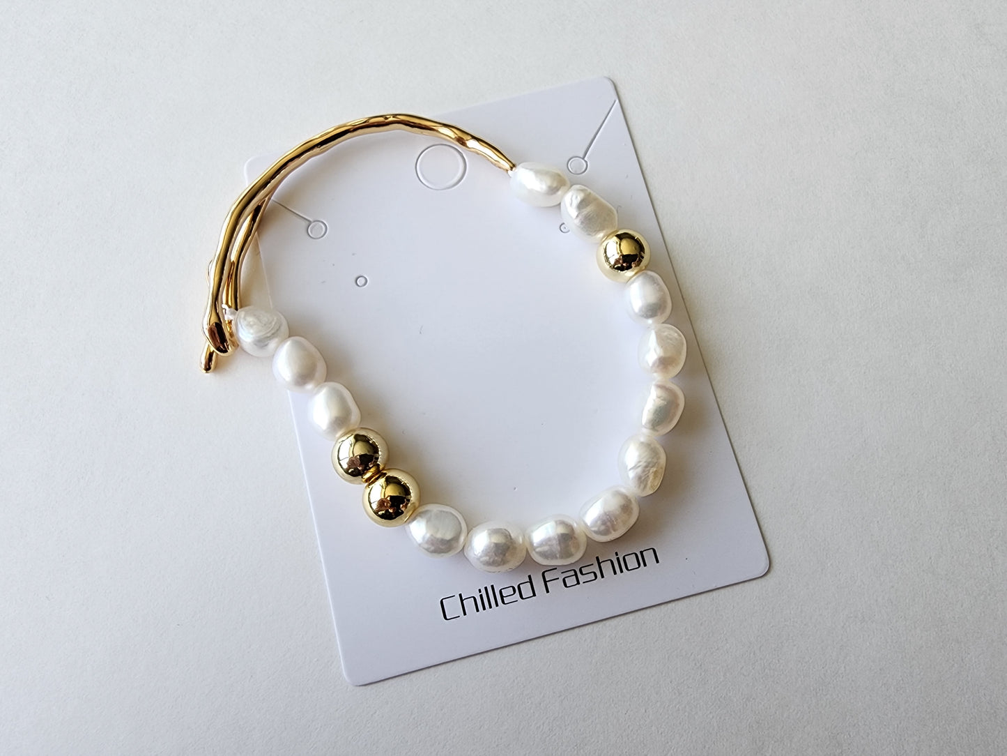 [Bracelet] Golden Elegance: Baroque Pearl and Gold-Plated Brass Bracelet