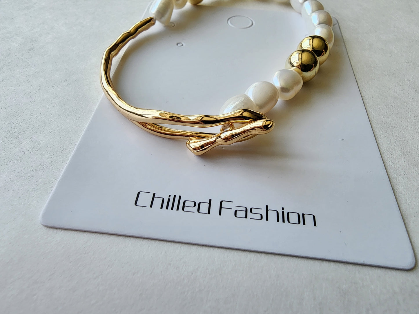 [Bracelet] Golden Elegance: Baroque Pearl and Gold-Plated Brass Bracelet