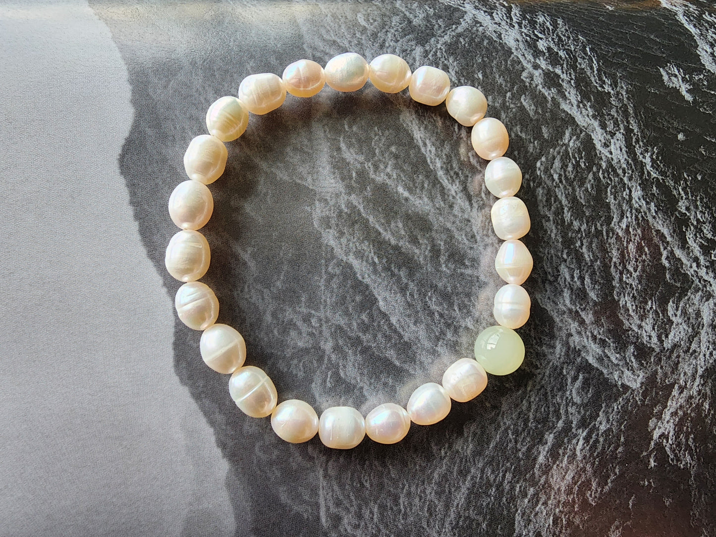 [Bracelet] Elegant Harmony: Freshwater Pearl and Jade Bead Stretch Bracelet