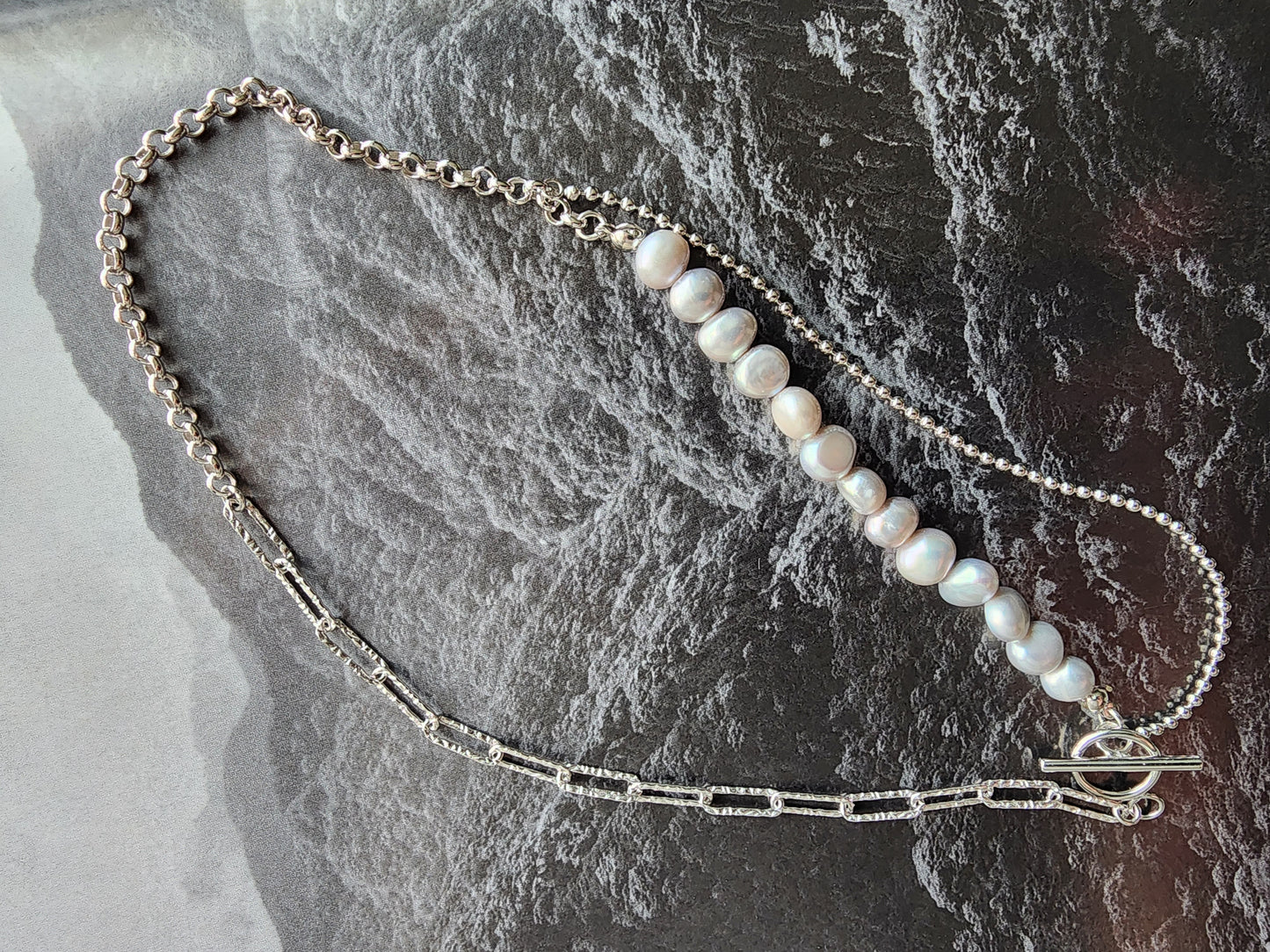 [Necklace] Elegant Sterling Silver Necklace with Lustrous Baroque Pearls