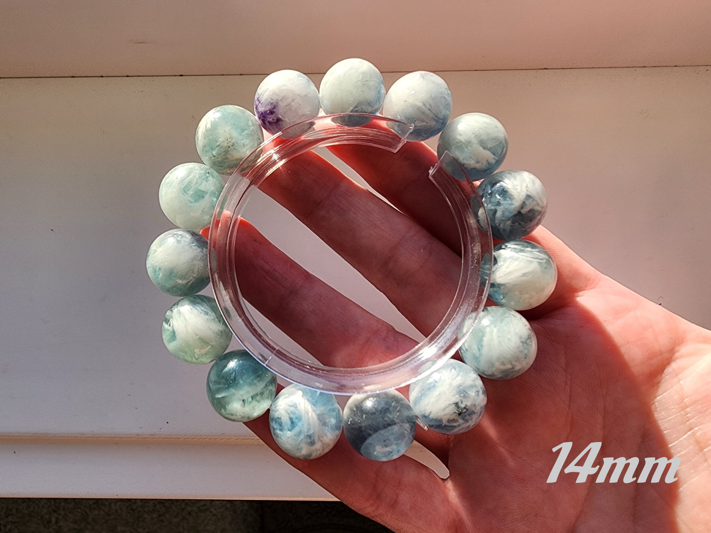 [Bracelet] Feather-Inlaid Fluorite Bracelet: A Stunning Piece of Nature’s Artistry