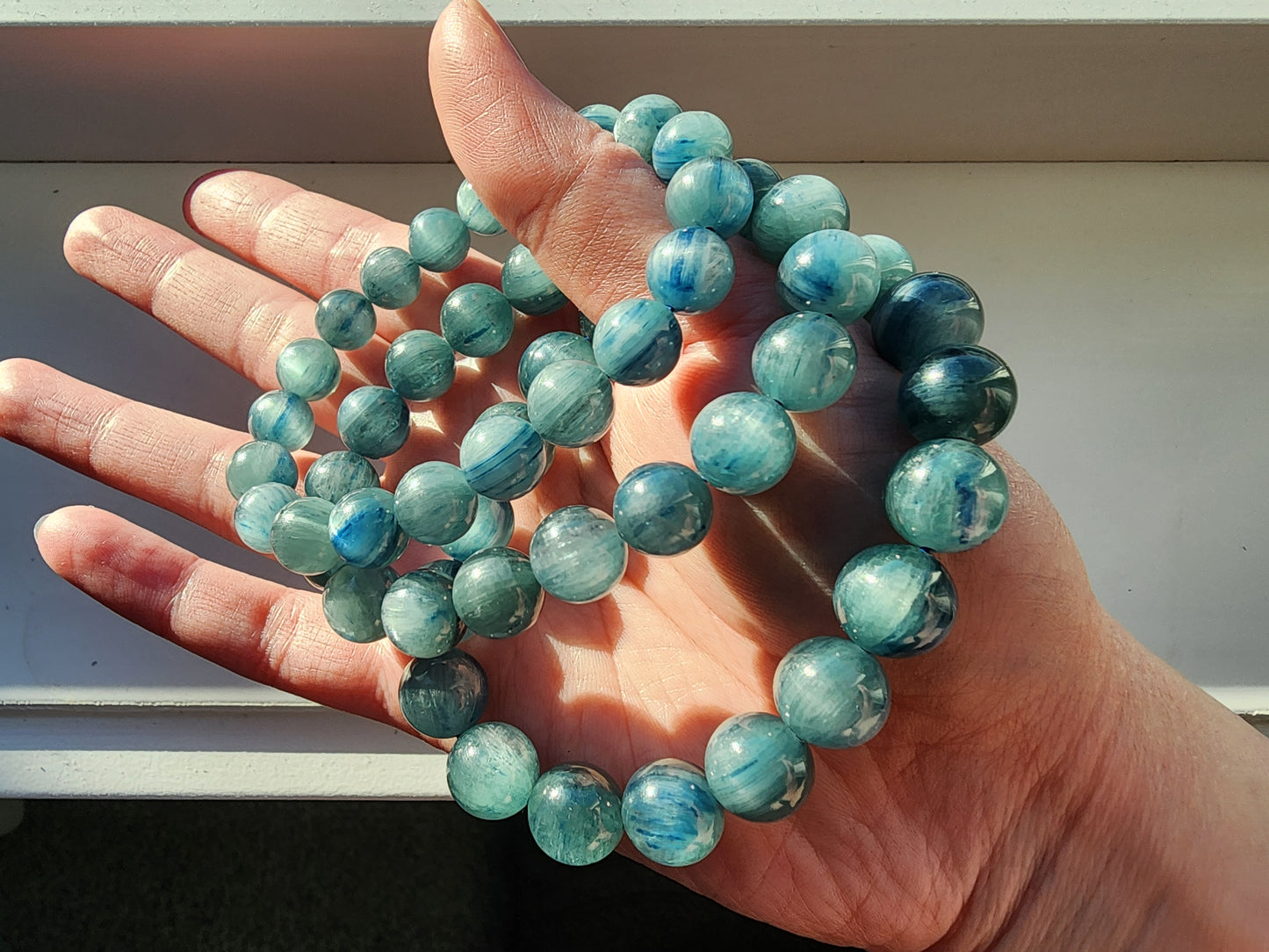 [Bracelet] Elegant Blue-Green Kyanite 蓝绿晶 Gemstone Bracelet - A Touch of Nature’s Beauty