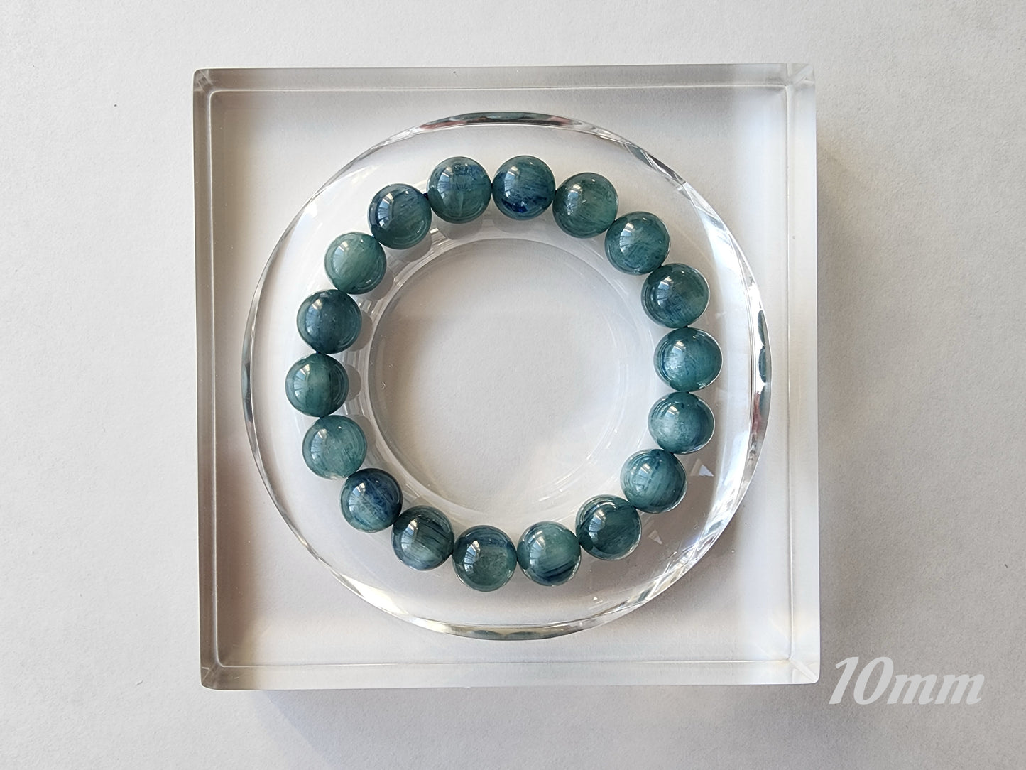 [Bracelet] Elegant Blue-Green Kyanite 蓝绿晶 Gemstone Bracelet - A Touch of Nature’s Beauty