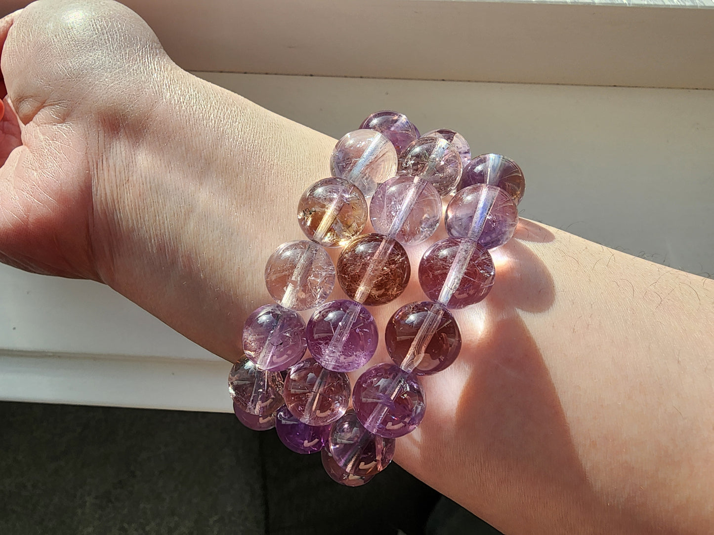 [Bracelet] Gorgeous 13mm Dual-Tone Purple and Yellow Quartz Bracelet - A Unique and Eye-Catching Piece