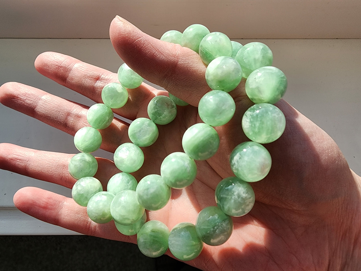 [Bracelet] Lustrous Light Green Emerald Lepidolite (翠祖母晶) Bracelet - A Touch of Elegance and Luxury