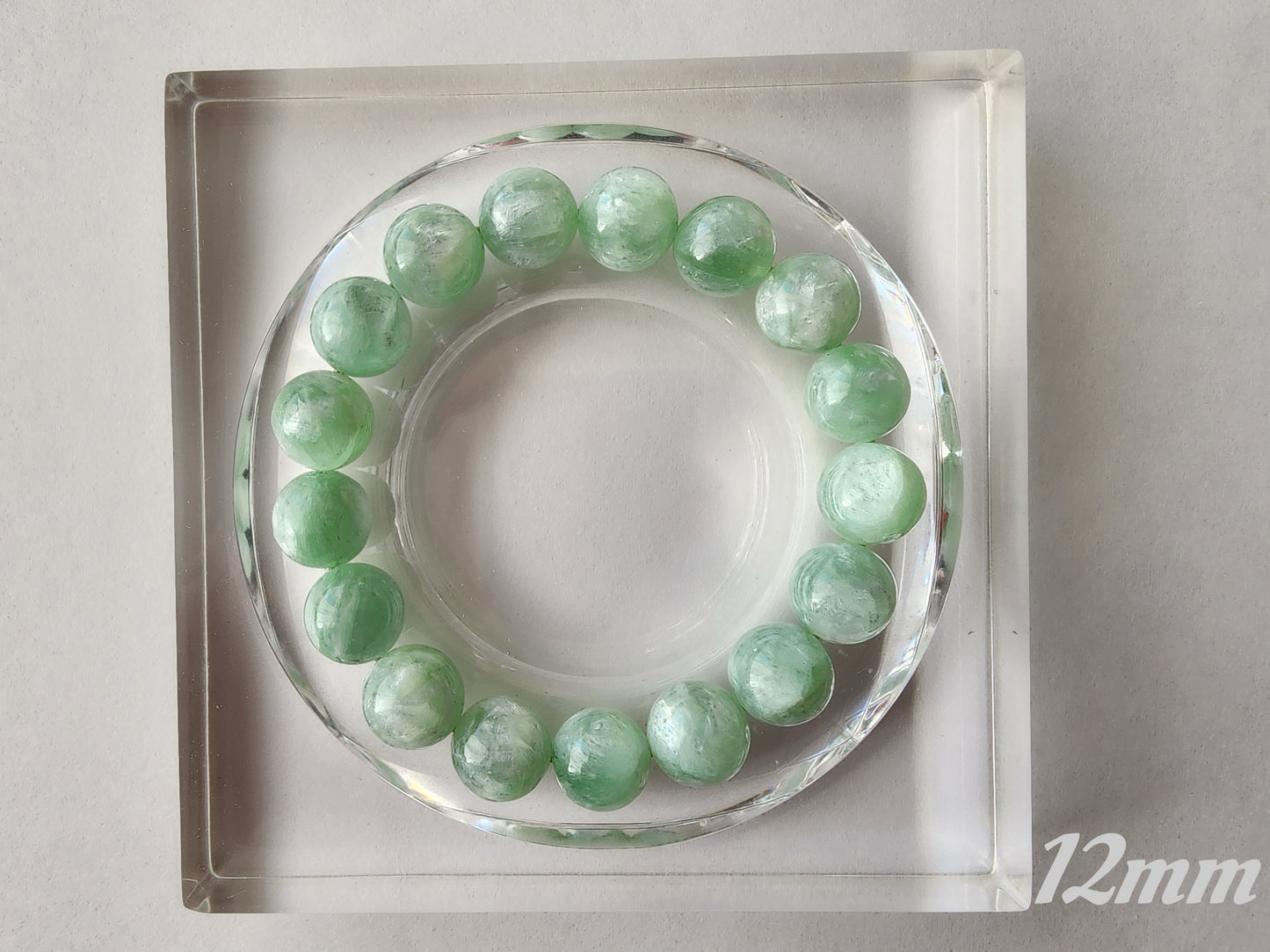 [Bracelet] Lustrous Light Green Emerald Lepidolite (翠祖母晶) Bracelet - A Touch of Elegance and Luxury