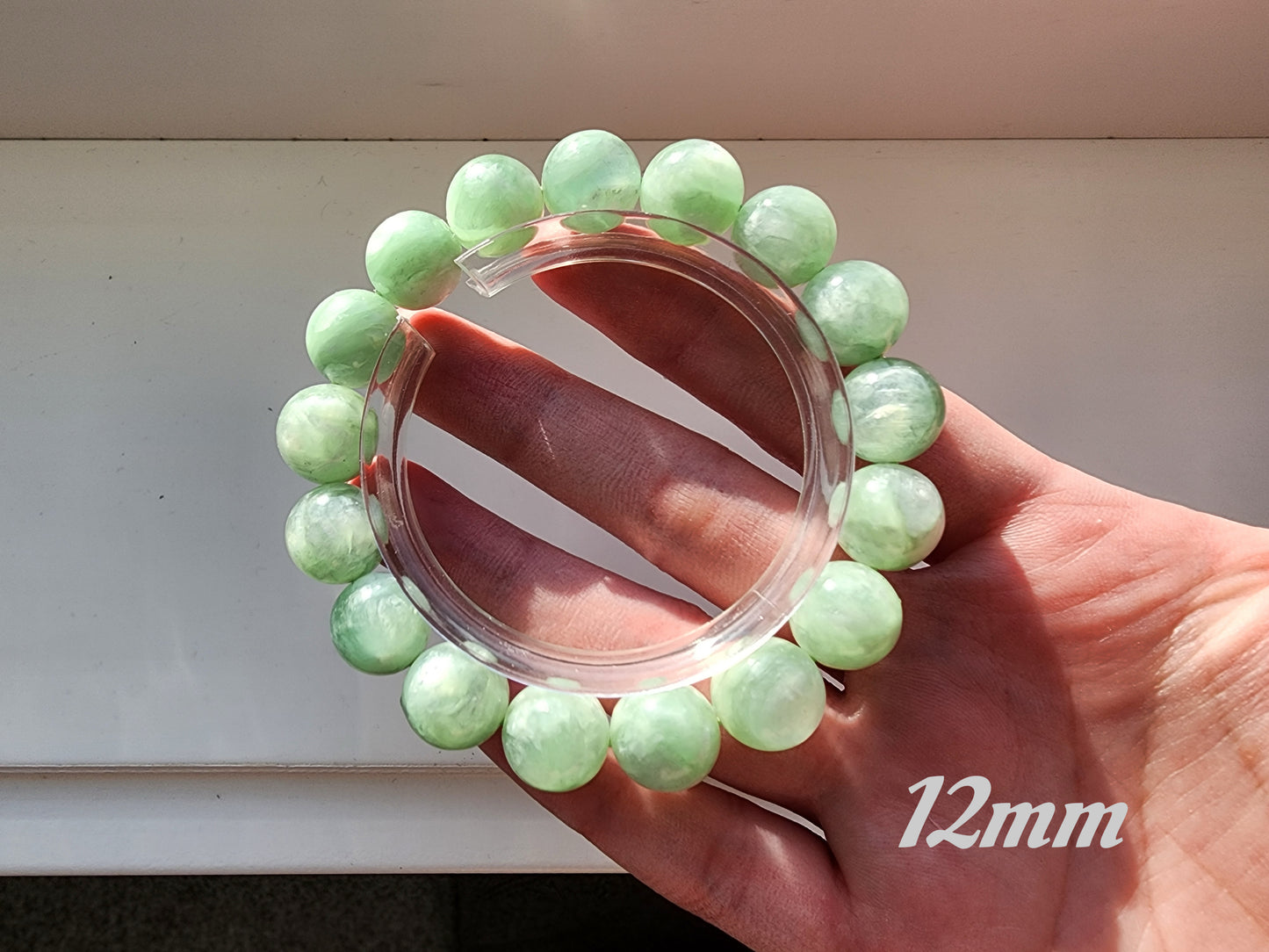 [Bracelet] Lustrous Light Green Emerald Lepidolite (翠祖母晶) Bracelet - A Touch of Elegance and Luxury