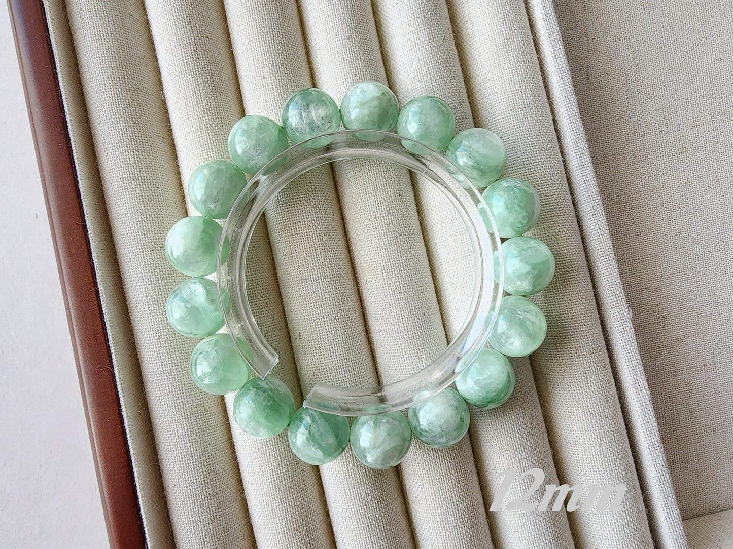 [Bracelet] Lustrous Light Green Emerald Lepidolite (翠祖母晶) Bracelet - A Touch of Elegance and Luxury