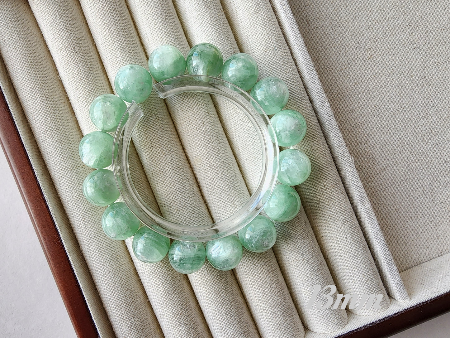 [Bracelet] Lustrous Light Green Emerald Lepidolite (翠祖母晶) Bracelet - A Touch of Elegance and Luxury